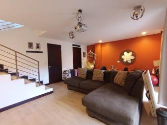Se vende casa en Mata de Plátano Goicoechea 26-1348