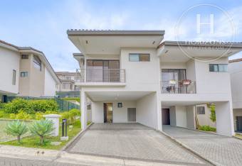 Casa en Venta en Condominio La Estefana en Sabanilla 3 Habitaciones más Mezzanine nja1409d