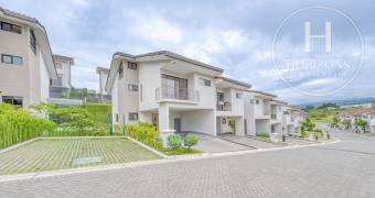 Casa en Venta en Condominio La Estefana en Sabanilla 3 Habitaciones más Mezzanine nja1409d