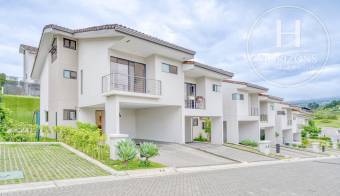 Casa en Venta en Condominio La Estefana en Sabanilla 3 Habitaciones más Mezzanine nja1409d