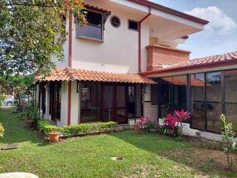 Se alquila casa en Santa Ana San José 27-49