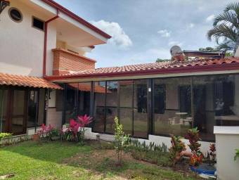 Se alquila casa en Santa Ana San José 27-49