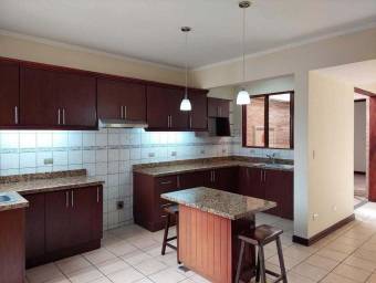 Se alquila casa en Santa Ana San José 27-49