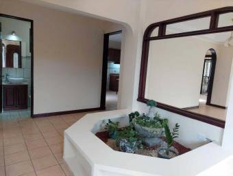 Se alquila casa en Santa Ana San José 27-49