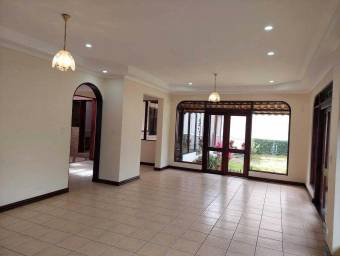 Se alquila casa en Santa Ana San José 27-49