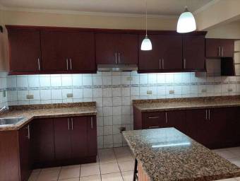 Se alquila casa en Santa Ana San José 27-49