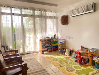 Se vende apartamento en Uruca Santa Ana 26-1772
