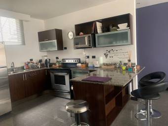 Se vende apartamento en Piedades Santa Ana 26-32