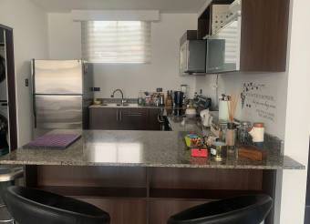 Se vende apartamento en Piedades Santa Ana 26-32