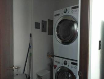 Se vende apartamento en Piedades Santa Ana 26-32