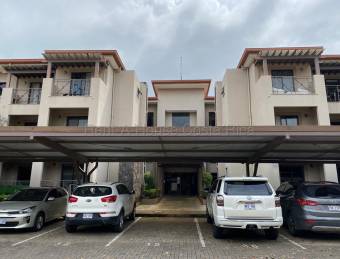 Se vende apartamento en Brasil Santa Ana 26-1696