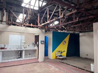 Lote con casa vieja a reparar Excelente ubicacion centro Lote con casa vieja a reparar Excelente ubicacion centro