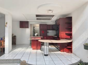 CORNER SINGLE-STORY HOUSE WITH INDEPENDENT APARTMENT FOR SALE IN MONTEALEGRE, ZAPOTE CORNER SINGLE-STORY HOUSE WITH INDEPENDENT APARTMENT FOR SALE IN MONTEALEGRE, ZAPOTE
