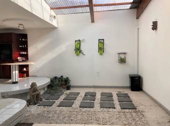 CORNER SINGLE-STORY HOUSE WITH INDEPENDENT APARTMENT FOR SALE IN MONTEALEGRE, ZAPOTE CORNER SINGLE-STORY HOUSE WITH INDEPENDENT APARTMENT FOR SALE IN MONTEALEGRE, ZAPOTE