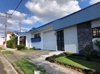 CORNER SINGLE-STORY HOUSE WITH INDEPENDENT APARTMENT FOR SALE IN MONTEALEGRE, ZAPOTE CORNER SINGLE-STORY HOUSE WITH INDEPENDENT APARTMENT FOR SALE IN MONTEALEGRE, ZAPOTE
