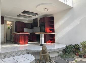 CORNER SINGLE-STORY HOUSE WITH INDEPENDENT APARTMENT FOR SALE IN MONTEALEGRE, ZAPOTE CORNER SINGLE-STORY HOUSE WITH INDEPENDENT APARTMENT FOR SALE IN MONTEALEGRE, ZAPOTE