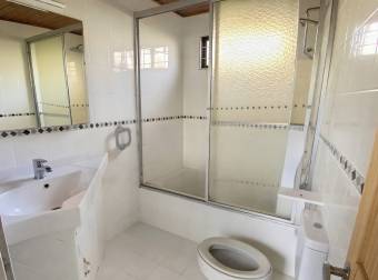 CORNER SINGLE-STORY HOUSE WITH INDEPENDENT APARTMENT FOR SALE IN MONTEALEGRE, ZAPOTE CORNER SINGLE-STORY HOUSE WITH INDEPENDENT APARTMENT FOR SALE IN MONTEALEGRE, ZAPOTE