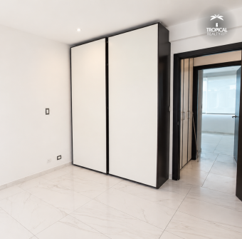 Casa Moderna en Alquiler con 3 Habitaciones en Suite en Santa Ana
