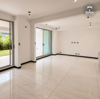 Casa Moderna en Alquiler con 3 Habitaciones en Suite en Santa Ana