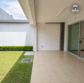 Casa Moderna en Alquiler con 3 Habitaciones en Suite en Santa Ana