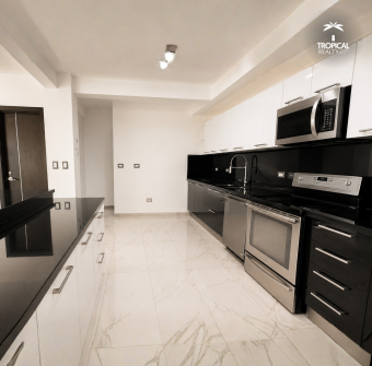 Casa Moderna en Alquiler con 3 Habitaciones en Suite en Santa Ana