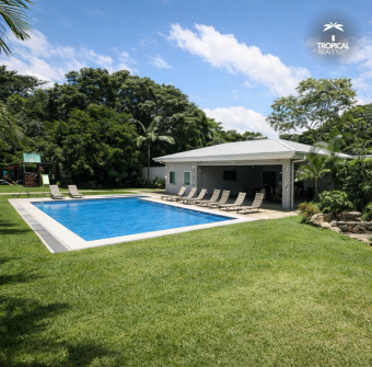 Casa Moderna en Alquiler con 3 Habitaciones en Suite en Santa Ana