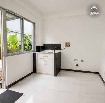 Casa Moderna en Alquiler con 3 Habitaciones en Suite en Santa Ana