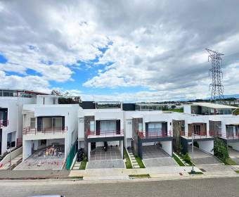 Bank-Owned Home for Sale in Tecknau Condominium, San Miguel de Santo Domingo, Heredia