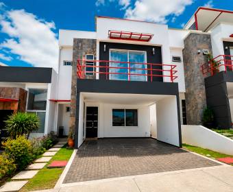 Bank-Owned Home for Sale in Tecknau Condominium, San Miguel de Santo Domingo, Heredia