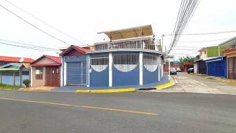 Venta de casa esquinera de 4 habitaciones con terraza #26-2265 GS