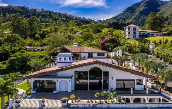 Venta de Majestuosas Casas en Escazú / Mls. 26-711 OFC JB