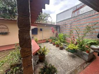 Venta de Propiedad con Uso Mixto en San Vicente de Moravia, Los Colegios. RAH 27-9
