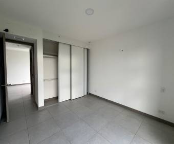 Apartamento de 1 habitación a la venta en condominio Núcleo Sabana. Bien adjudicado bancario