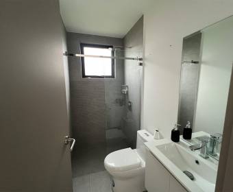 Apartamento de 1 habitación a la venta en condominio Núcleo Sabana. Bien adjudicado bancario