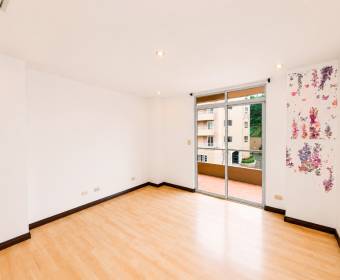 Penthouse de un nivel en venta en Condominio Valle Arriba, San Rafael de Escazú. Remate bancario