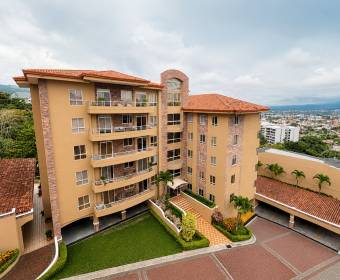 Penthouse de un nivel en venta en Condominio Valle Arriba, San Rafael de Escazú. Remate bancario