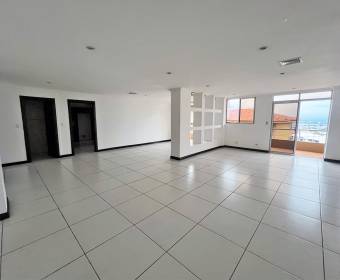 Penthouse de un nivel en venta en Condominio Valle Arriba, San Rafael de Escazú. Remate bancario