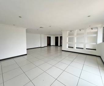 Penthouse de un nivel en venta en Condominio Valle Arriba, San Rafael de Escazú. Remate bancario
