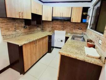 Venta de Casa en Residencial Monserrat - Concepción de Tres Ríos. RAH 27-76