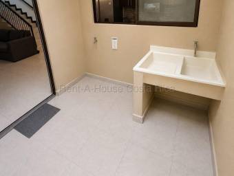 Venta de Casa en Residencial Monserrat - Concepción de Tres Ríos. RAH 27-76