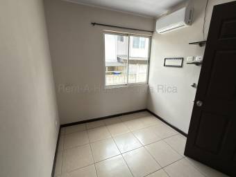 Venta  Casa contemporánea con patio privado en San Pablo de Heredia #27-35 GS