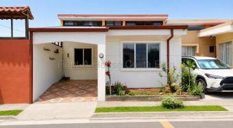 Venta  Casa en condominio con mezzanine y seguridad en Agua Caliente de Cartago #26-2270 GS