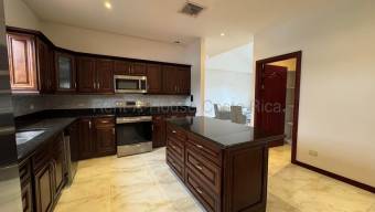 Alquiler de Apartamento AMUEBLADO en Escazú-San Rafael. RAH 27-32