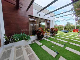 Se vende casa en San Pedro Montes de Oca 27-71