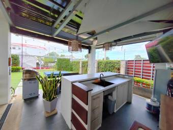 Se vende casa en San Pedro Montes de Oca 27-71