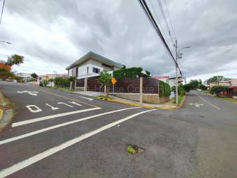 Se vende casa en San Pedro Montes de Oca 27-71