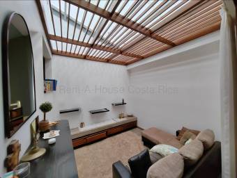 Se vende casa en San Pedro Montes de Oca 27-71