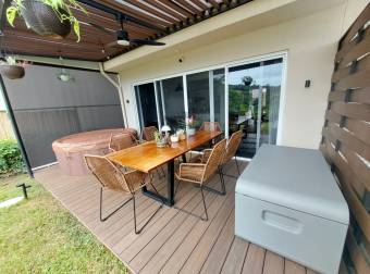 Venta casa con terraza y patio Ciudad Colón