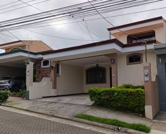 Bella Casa en el Condominio Lomas de Montes de Oca