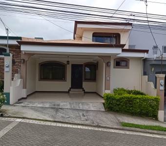 Bella Casa en el Condominio Lomas de Montes de Oca